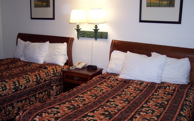 photo 2 of Shore Hills Motel