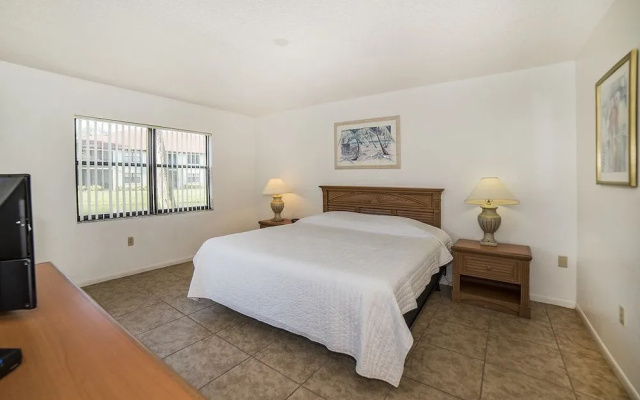 photo 2 of Shorewalk lakeview condo close to IMG