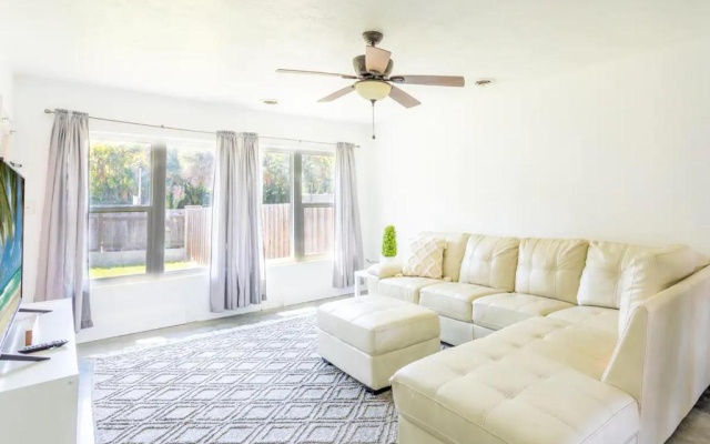 photo 3 of Siesta Key bungalow walking distance to beach ! name: Siesta Side A