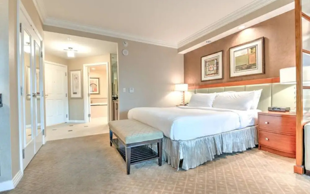 photo 4 of Signature Suite on the Strip