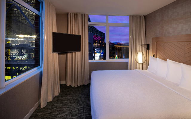 photo 3 of Silver Cloud Hotel - Seattle Stadium