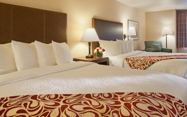 photo 3 of Silver Cloud Inn Redmond