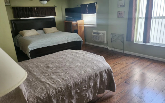photo 4 of Silver Sands Motel