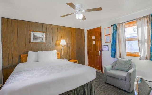 photo 5 of Love Hotels Silver Street By Oyo At Hurley Wi
