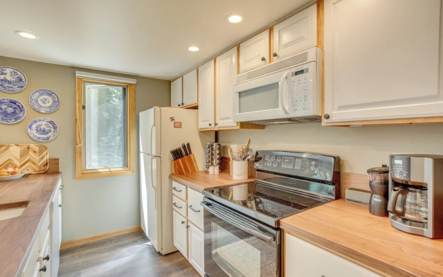 photo 5 of Ski-in/ski-out Beaver Creek Condo Near Trails