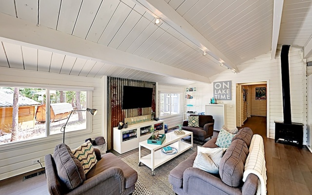 photo 2 of Skyland Hideaway W/ Private Beach By Wood Slopes 3 Bedroom Cabin