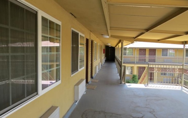 photo 2 of Skylark Motel