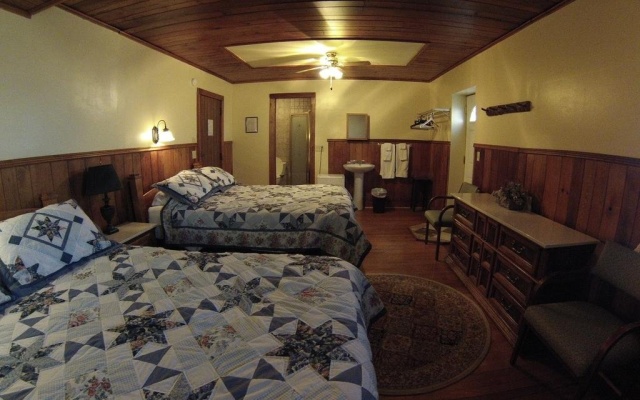 photo 4 of Skyline Village Inn