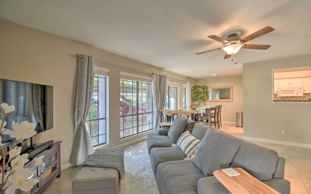photo 2 of Sleek Phoenix Condo: Walk to Biltmore Fashion Park