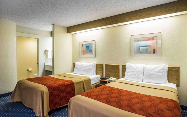 photo 3 of Econo Lodge Denver International Airport