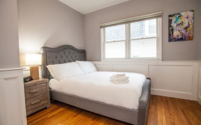 photo 2 of Sleep10 2 Full Bath 5bed Near Northend & Dowtown