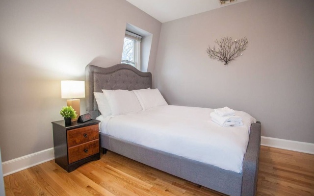 photo 4 of Sleep10 2 Full Bath 5bed Near Northend & Dowtown