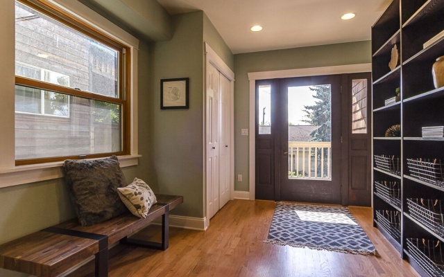 photo 2 of Sleeps 16 Luxurious 6BR Seattle Home
