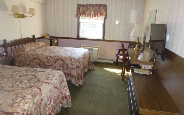 photo 3 of Smoketown Inn