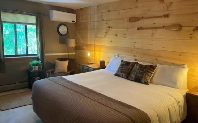 photo 5 of Snowed Inn