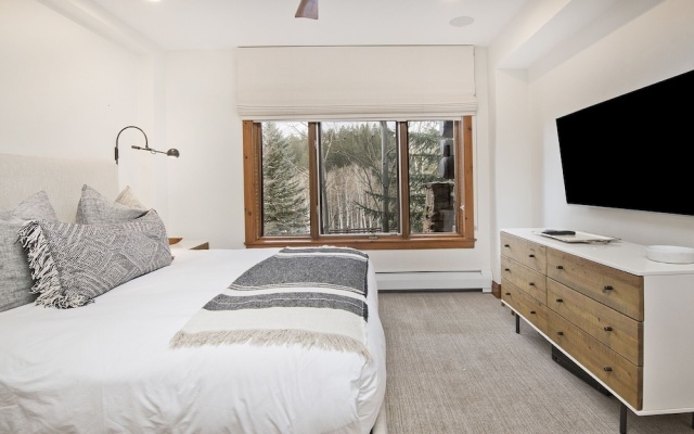 photo 5 of Snowlcoud 203 3 Bedroom Condo by Redawning