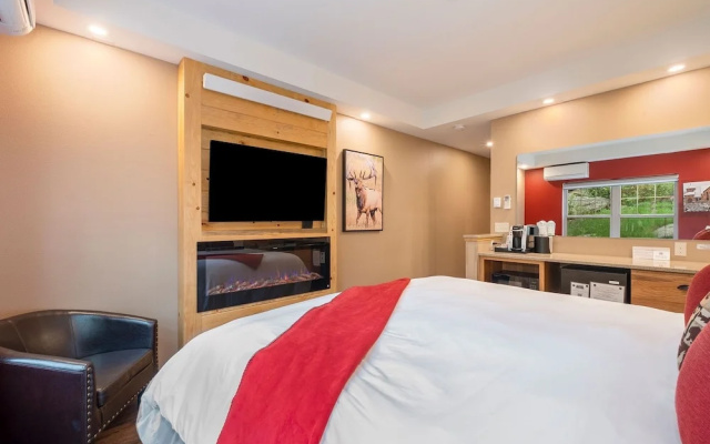 photo 4 of Solitude Elk Room 101 - Estes Park 1 Bedroom Studio by RedAwning