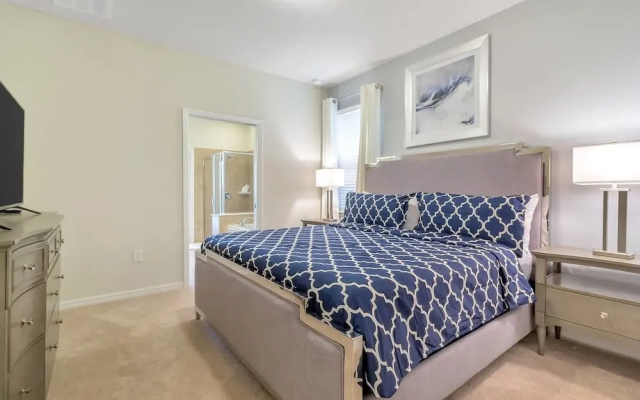 photo 4 of Lavish 5bd/4ba Home With Mickey Room and Stunning Pool Area #5st565