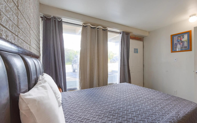 photo 2 of Sonrise Inn Lincoln Hwy By OYO