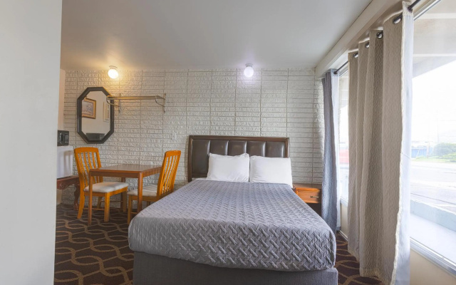 photo 3 of Sonrise Inn Lincoln Hwy By OYO