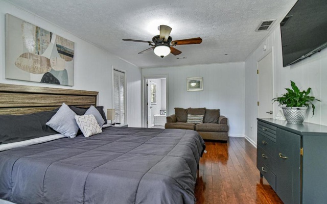 photo 5 of South Asheville home with hot tub just 11 miles to downtown