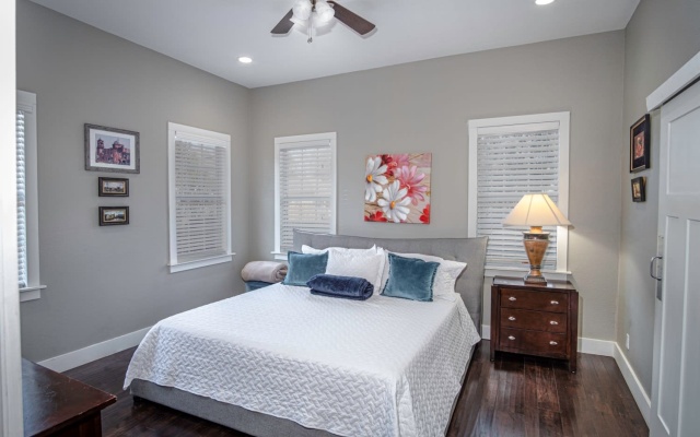 photo 2 of Southtown Classic 3BR/2BA mins from Downtown