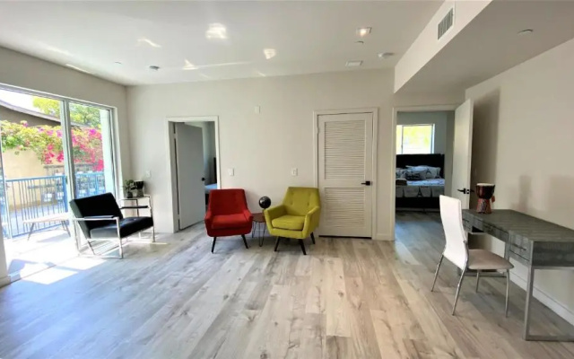 photo 5 of Spacious 2bd 2ba Place in the Heart of Hollywood