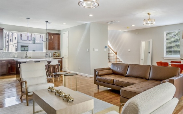 photo 2 of Spacious 3 Bed House near MD Anderson
