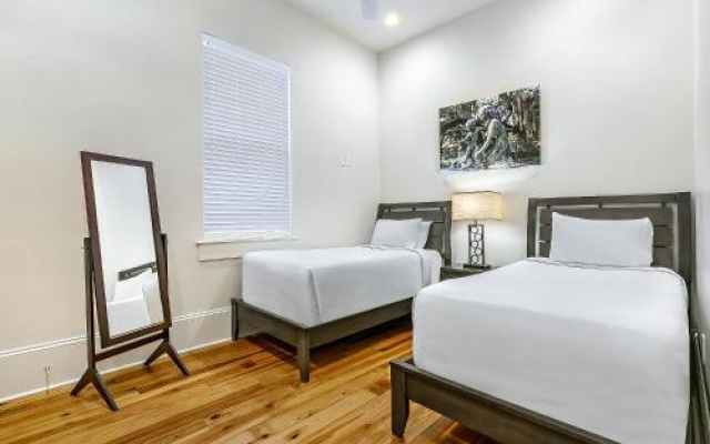 photo 3 of Spacious 3BR on Carondelet by Hosteeva