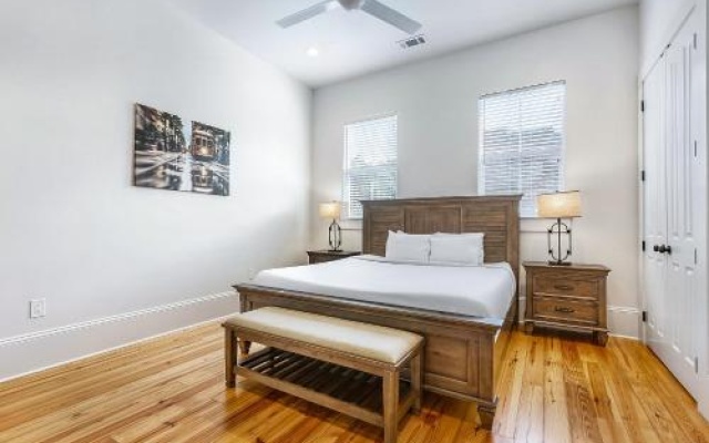 photo 5 of Spacious 3BR on Carondelet by Hosteeva