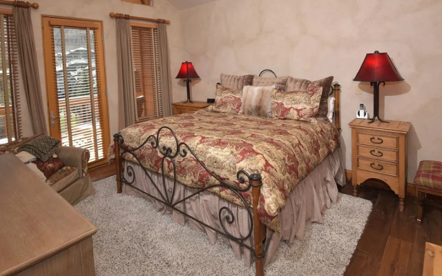 photo 4 of Spacious 4br 4.5ba Ski In/out-stay +7 Nights 4 Bedroom Condo by RedAwning