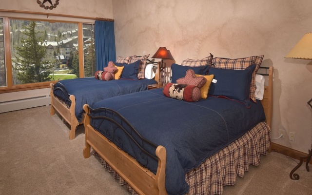 photo 5 of Spacious 4br 4.5ba Ski In/out-stay +7 Nights 4 Bedroom Condo by RedAwning