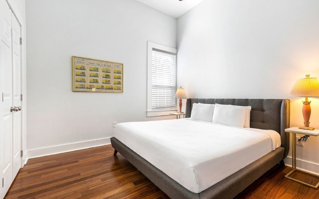 photo 4 of Spacious 5 Bedroom Near Magazine St & Uptown
