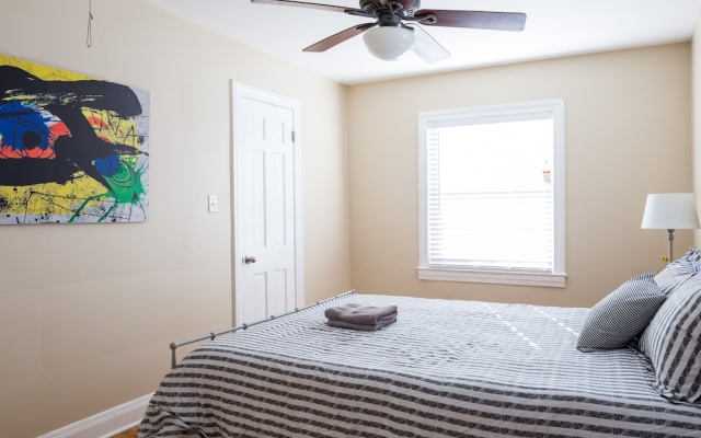 photo 2 of Spacious 6BR /2.5 Bath in Highlands!