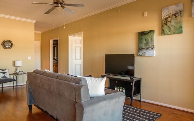 photo 2 of FRONTDESK Residences at Gramercy Apts Houston