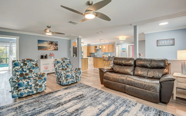 photo 3 of 5 Mi to Beaches: Spacious Bradenton Home!