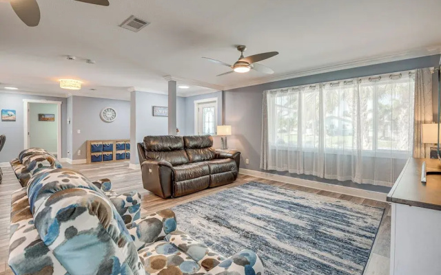 photo 4 of 5 Mi to Beaches: Spacious Bradenton Home!