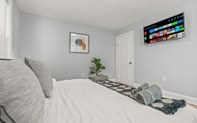 photo 4 of Spacious & Central Getaway Queen Beds