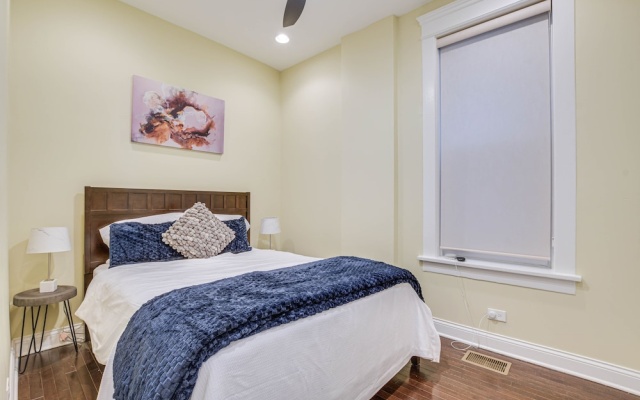 photo 3 of Spacious Condo w/ Deck ~ 3 Mi to Downtown Chicago!