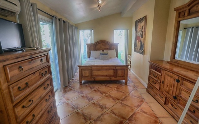 photo 5 of Spacious & Conveniently Located Miami Airport Home