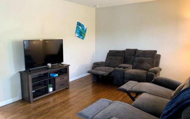 photo 4 of Spacious, Cozy 2 bed Home Near the Stadiums!