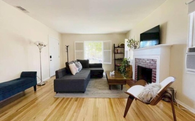 photo 2 of Spacious family oasis in silicon beach 5mins to LAX