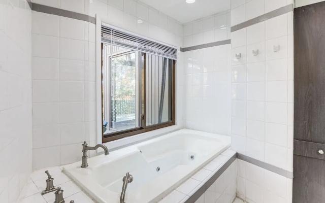 photo 5 of Spacious King of Prussia Home w/ 2 Game Rooms