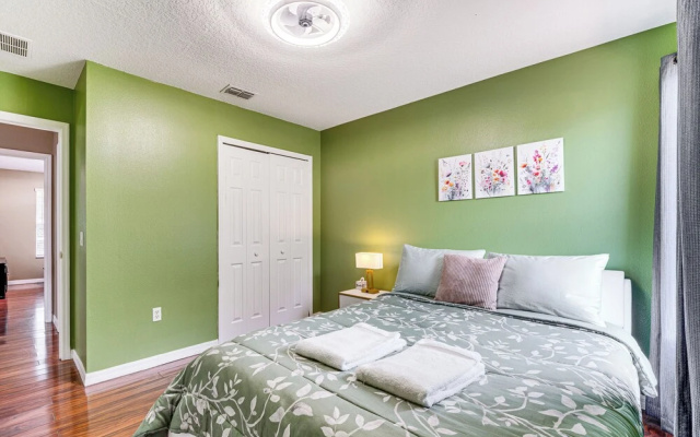 photo 3 of 10 Mi to Parks: Spacious Kissimmee Home w/ Lanai!