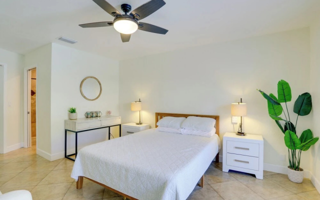 photo 4 of Spacious Largo Retreat: Private Pool & Yard!