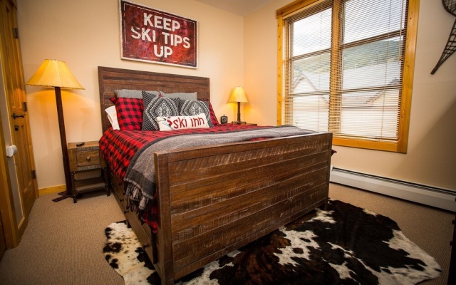 photo 3 of Spacious, Mountain Chic, Close to Ski Lift 1 bedroom - TM316 by Redawning