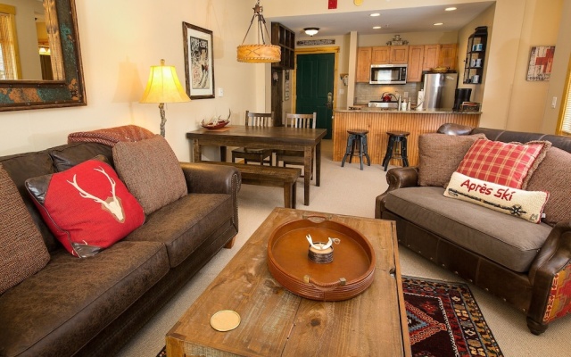 photo 4 of Spacious, Mountain Chic, Close to Ski Lift 1 bedroom - TM316 by Redawning