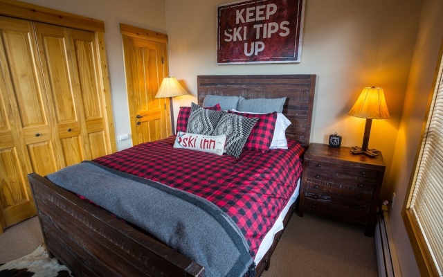 photo 5 of Spacious, Mountain Chic, Close to Ski Lift 1 bedroom - TM316 by Redawning