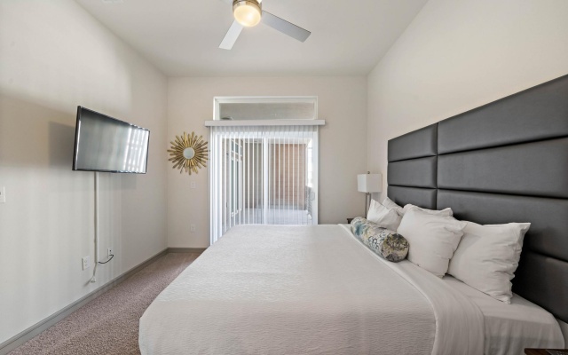 photo 4 of Spacious Private and Elegant Downtown Location