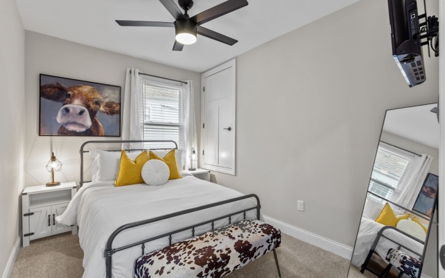 photo 2 of Blue Door Bungalow | JZ Vacation Rentals